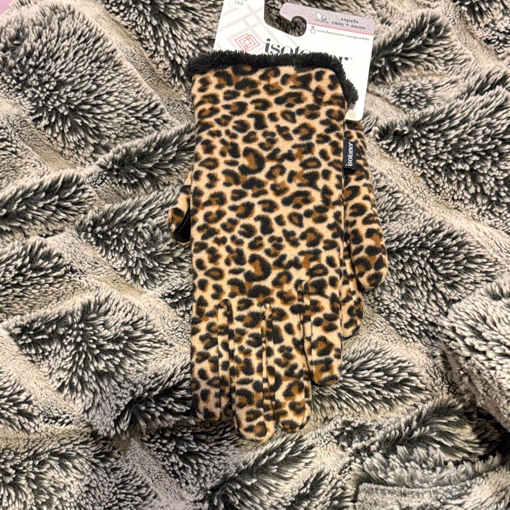 Isotoner Leopard Patterned Gloves